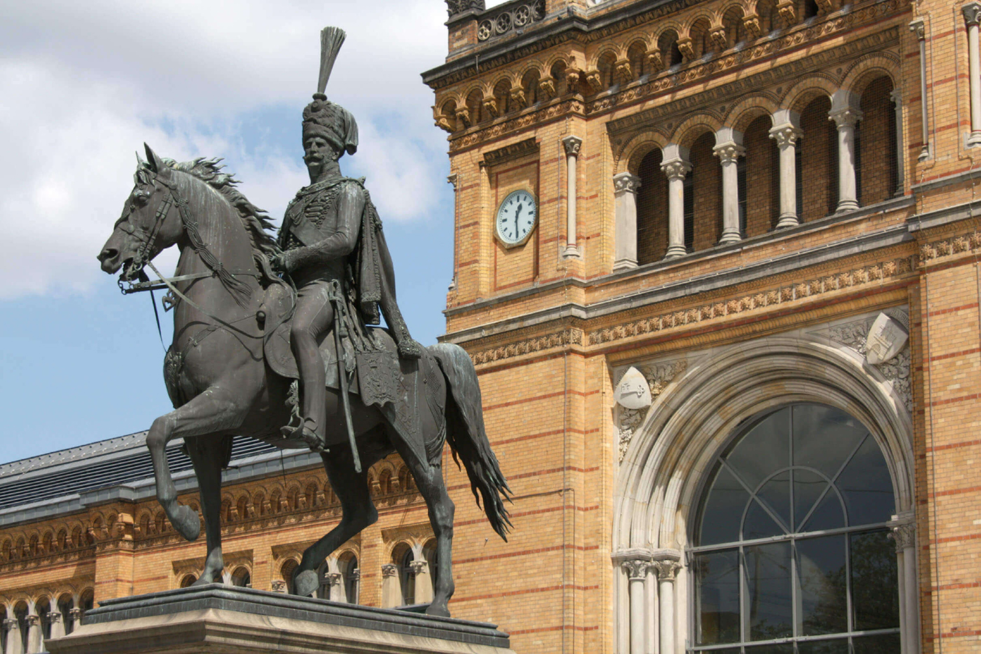 Die Ernst August von Hannover Statue am Hauptbahnhof
